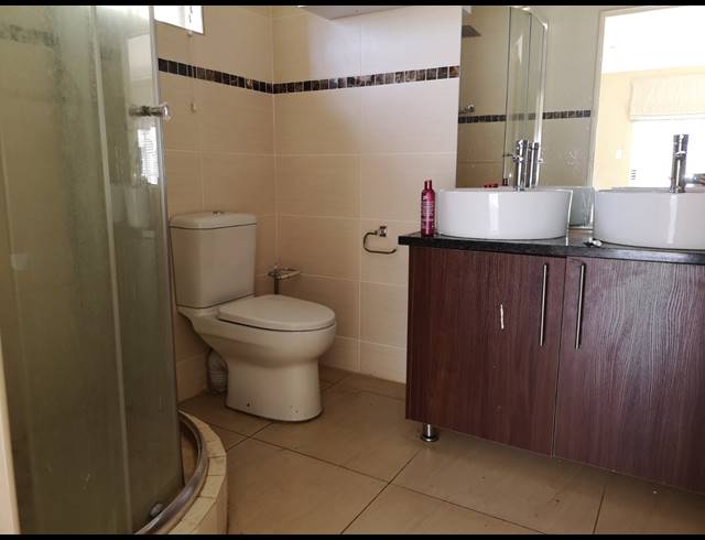 4 BEDROOM TOWNHOUSE FOR SALE IN LILYVALE S H